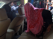 Tiba di KPK, Hakim Suryana Diam dan Tertunduk Saat Dicecar Wartawan