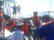 Kapal Pinisi Membawa 26 Wisatawan Terbakar di Labuan Bajo