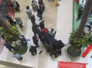 CCTV Mall Ungkap Kronologis Detik-Detik Pria Bekasi Bunuh Diri di PIM 2