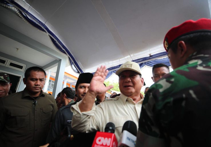Prabowo Kelakar Umurnya Lebih Dikit dari Emil Dardak