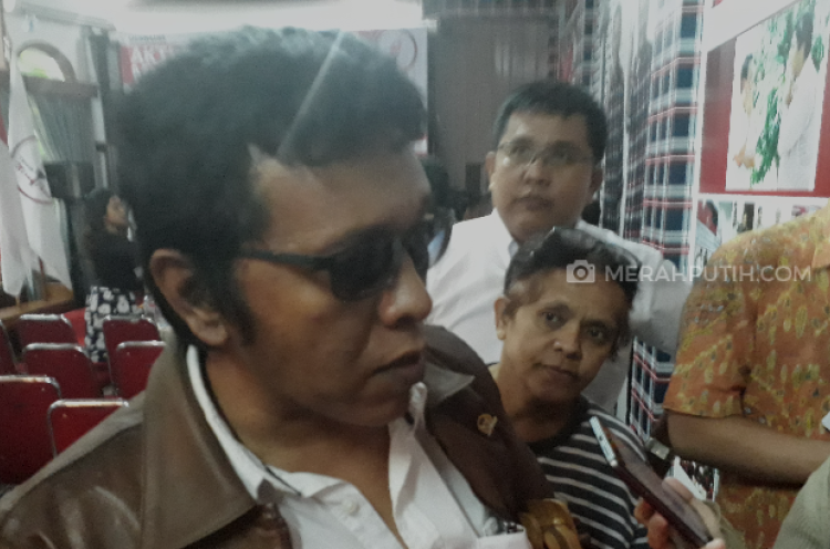 Kolaps Saat kunker DPR, Adian Diterbangkan Pesawat Carter Balik ke Jakarta