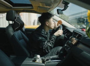 Keliling Naik Mobil, Ini Makna di Balik Video Klip ‘DOA’ Rich Brian