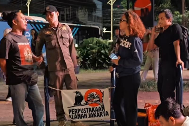 Viral Perpustakaan Jalanan di Trotoar Taman Literasi Blok M, Satpol PP Tegaskan Langgar Aturan