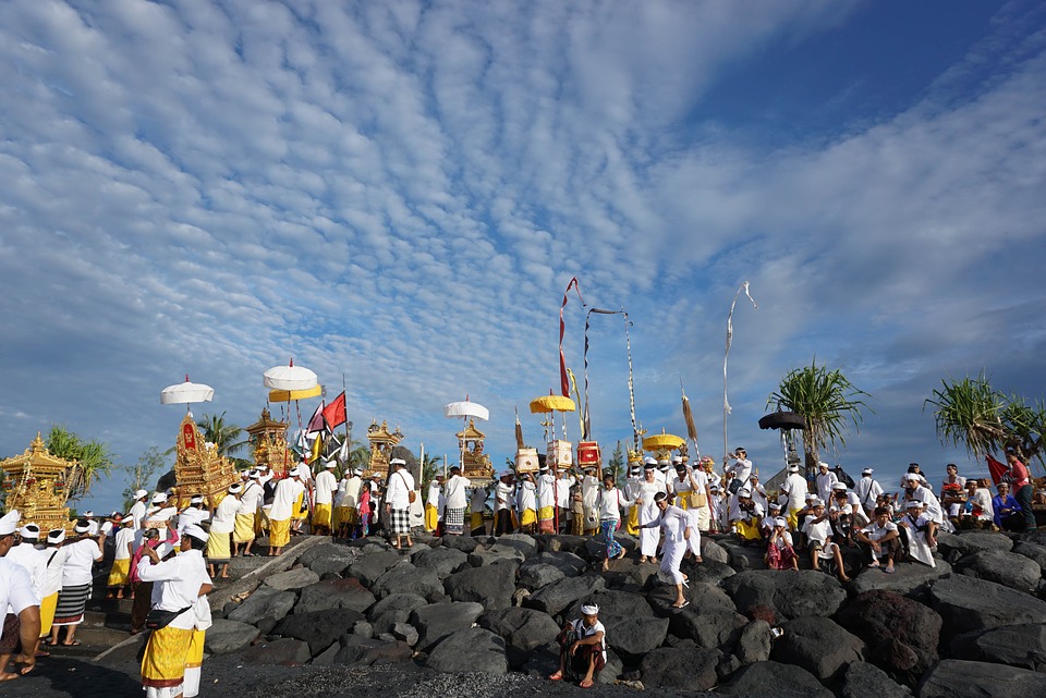 Tradisi yang dilakukan masyarakat Bali (Sumber: Pixabay/alitdesign)
