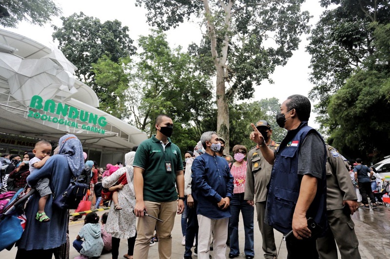 Wakil Walkot Bandung Yana Mulyana sidak Kebun Binatang. (Foto: Humas Kota Bandung)