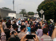 Puluhan Pendukung Rizieq Diamankan saat Hadiri Persidangan