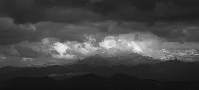 Pastikan mendaki gunung di saat yang tepat. (Foto: Pixabay/Skeeze)