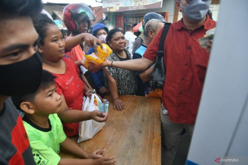 Pemprov Jatim Kirimkan Ribuan Ton Minyak Goreng ke Berbagai Daerah