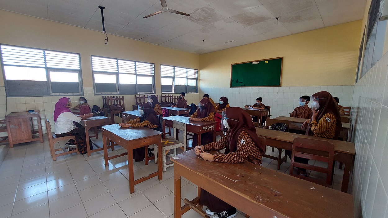 Siswa SMPN 22 Solo, Jawa Tengah menggelar PTM perdana, Kamis (2/9). (MP/Ismail)