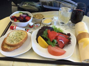 Makanan Pesawat Terasa Hambar? Ini Penyebabnya