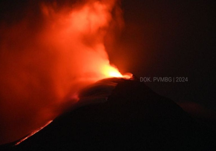 Lava Pijar Erupsi Gunung Lewotobi Mengarah ke Timur Laut Sejauh 3,5 KM