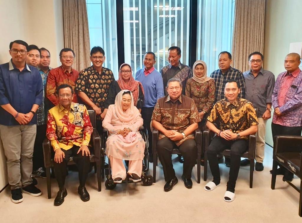 SBY menerima sejumlah tokoh di Singapura