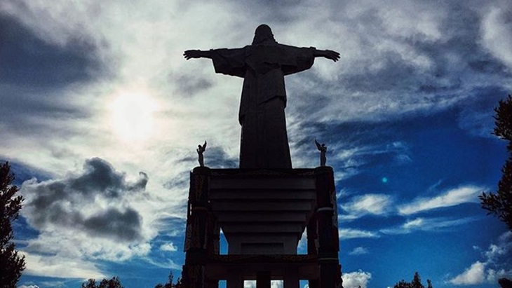 Patung Yesus Kristus di Monokwari. (Instagram/@yudhi_herwanto)