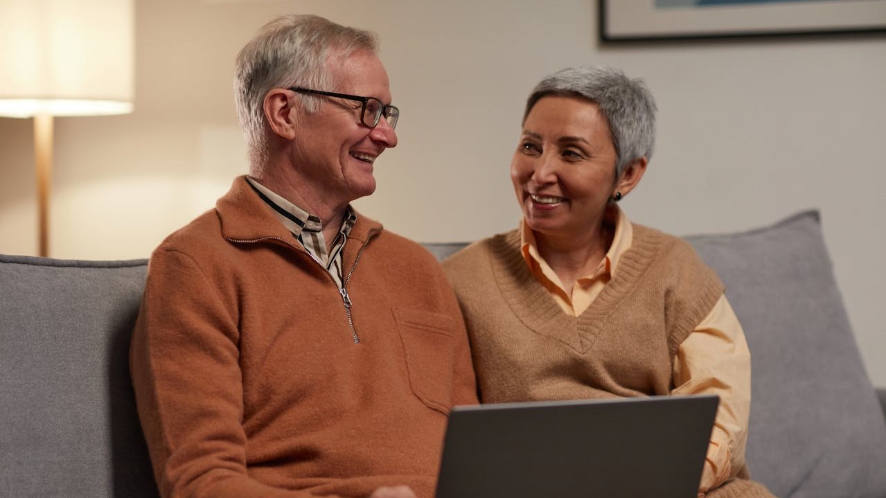 Sering Deep Talk dengan Pasangan Bisa Memperpanjang Usia