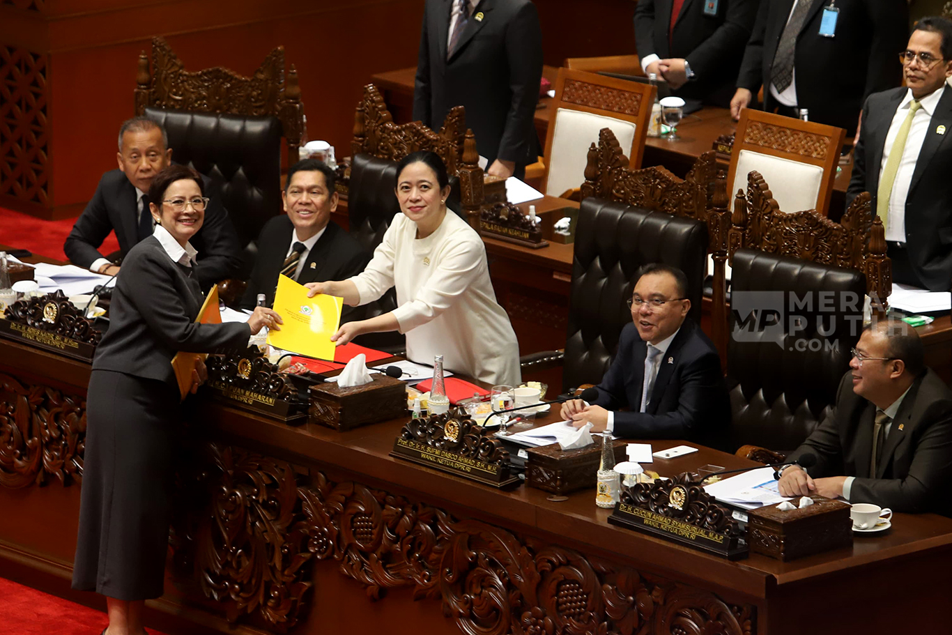 Sidang Paripurna DPR Bahas Penyampaian Pandangan Fraksi Atas KEMPPKF RAPBN 2026