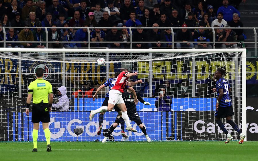 Hasil Coppa Italia: AC Milan Sikat Inter 3-0 untuk Melaju ke Final