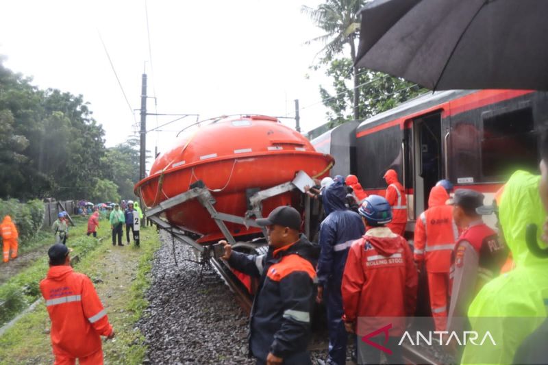 Kereta Bandara dan Truk Serempetan di Poris-Batu Ceper, KAI Tempuh Jalur Hukum