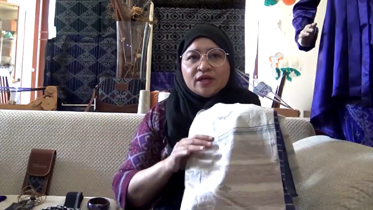 Anita Gathmir Tenun Tidore