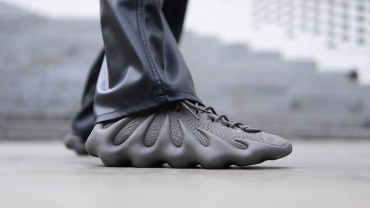 Adidas Hadirkan Yeezy 450 Cinder, Sepatu Hasil Daur Ulang Plastik
