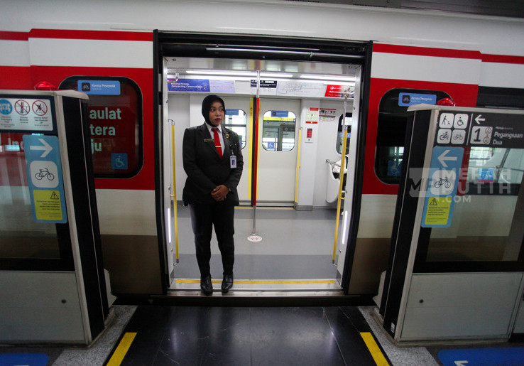 Khusus Malam Tahun Baru, LRT Jakarta Layani Penumpang Sampai Pukul 02.00 WIB