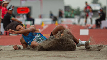 PON XXI Aceh-Sumut: Atlet NTB Sapwaturrahman Raih Emas Lompat Jangkit Putra