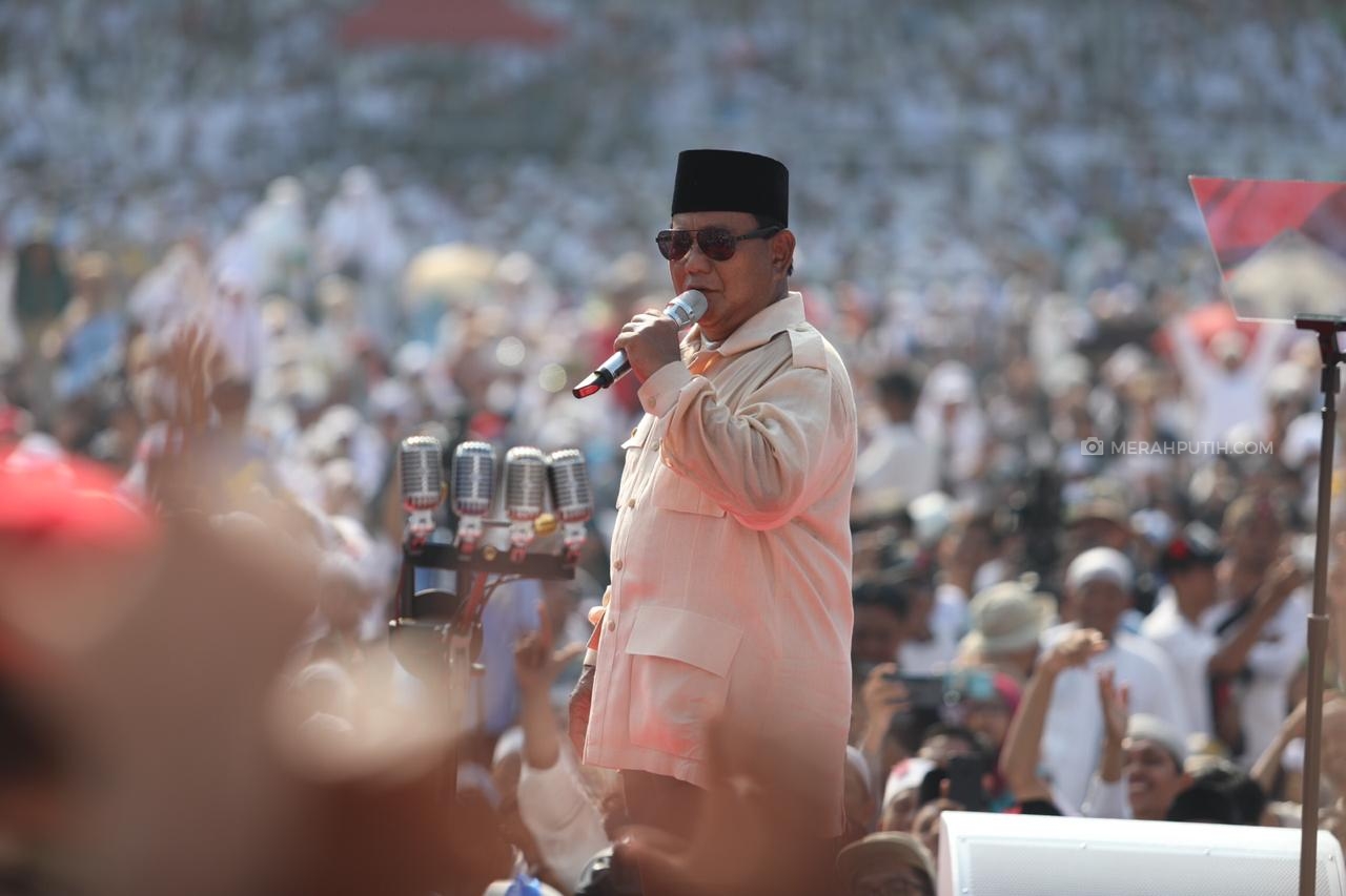 Sindir Kemiskinan Era Jokowi, Prabowo: Rakyat Butuh Kerja Bukan Kartu!
