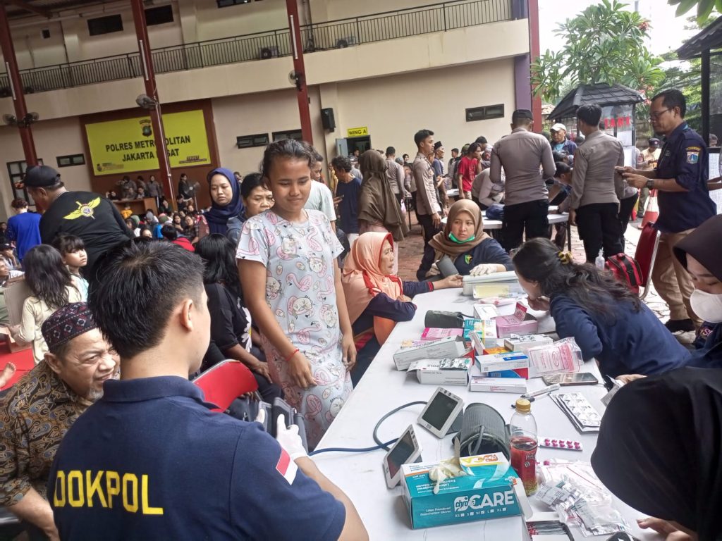 Polisi Periksa Kesehatan Ratusan Korban Kebakaran di Kebon Kosong Kemayoran