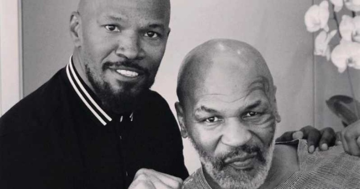 Jamie Foxx dan Mike Tyson. (Foto: EssentiallySports) 