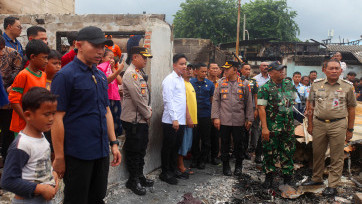 Wapres Gibran Tinjau Lokasi Kebakaran Kemayoran Gempol Jakarta