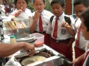  Ngalap Berkah dari Resah Orang Tua Ketika Antre Daftar Sekolah