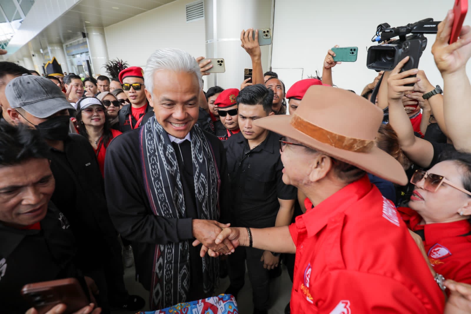 Safari Politik ke Manado, Ganjar Dicurhati Pemuda soal Pendidikan