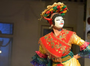 Peserta Seniman Asing Tampil dalam International Mask Festival 2021