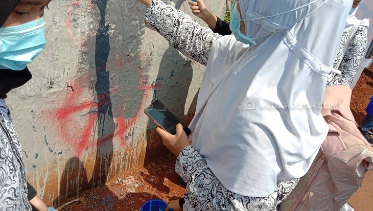 Fasilitas Publik GBK Dicoret Pendemo, Aktivis Milenial(z) Gelar Aksi Ngecat Bersama