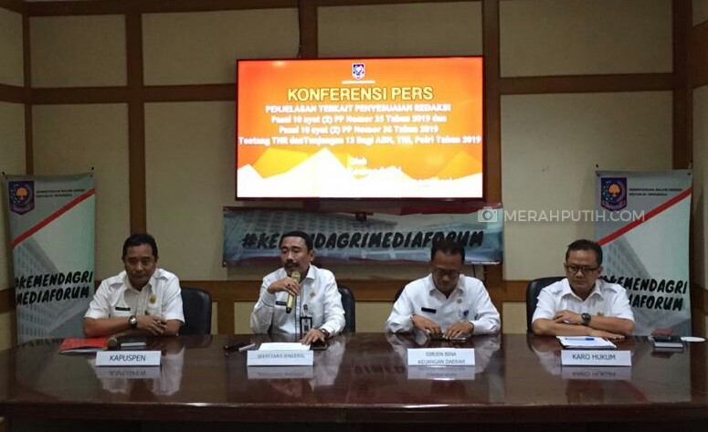 Kemendagri Pastikan THR ASN Daerah Cair Tepat Waktu