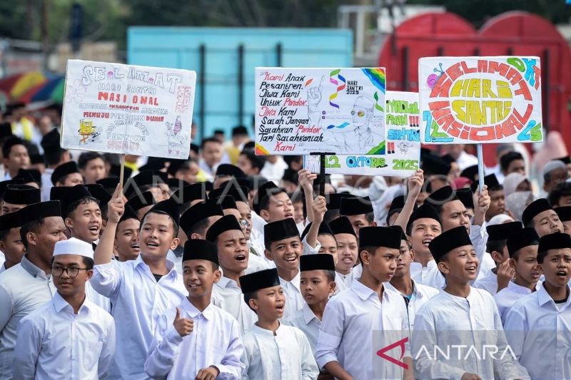 DPR Dorong Santri Turun Gunung Jadi Agen Ekonomi Inovatif, Enggak Boleh Hanya Dengar Khotbah
