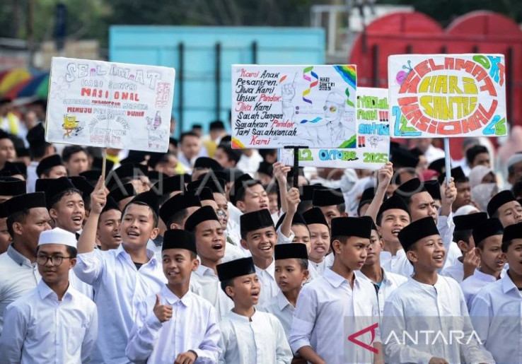 DPR Dorong Santri Turun Gunung Jadi Agen Ekonomi Inovatif, Enggak Boleh Hanya Dengar Khotbah