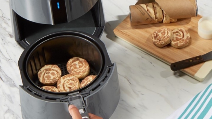 Cara Mudah Bersihkan Air Fryer Sampai ke Sela-sela yang Sulit Digapai