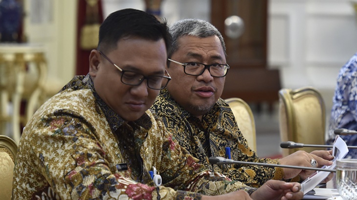 Gubernur Jawa Barat Ahmad Heryawan (kanan). (Antara Foto/Puspa Perwitasari)