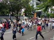 Dua Anggota Polisi Jadi Korban Sabetan Samurai Massa Pendukung Rizieq