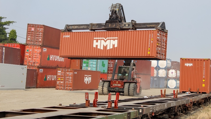 Kinerja angkutan barang PT Kereta Api Indonesia menunjukkan kinerja yang positif. (Foto: Humas PT KAI)