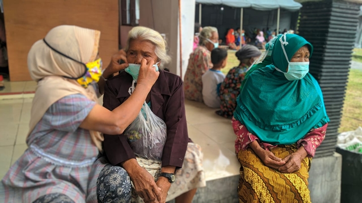 Pengungsi Merapi Keluhkan Kekurangan Air Bersih dan Ruangan Panas