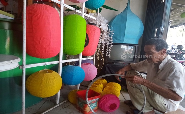 Jelang Perayaan Tahun Baru Imlek, Omzet Pengrajin Lampion di Solo Naik 50 Persen