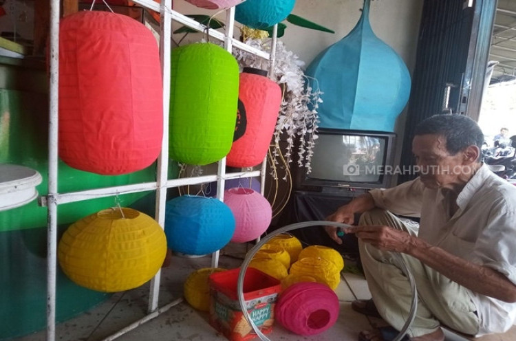   Jelang Perayaan Tahun Baru Imlek, Omzet Pengrajin Lampion di Solo Naik 50 Persen