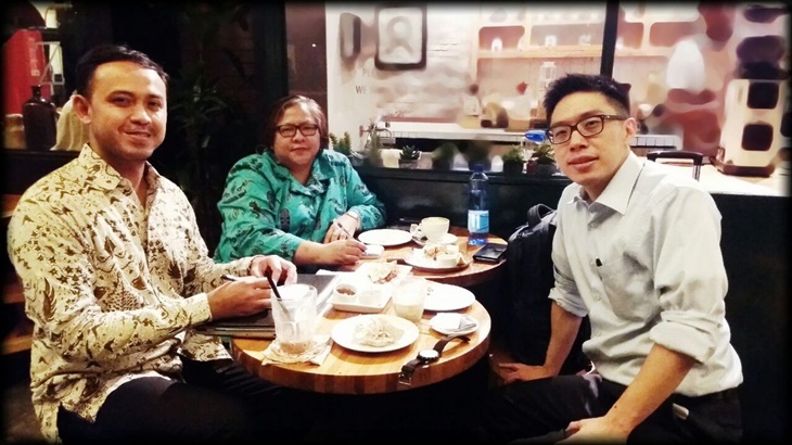 Rossy Verona bersama para mahasiswa
