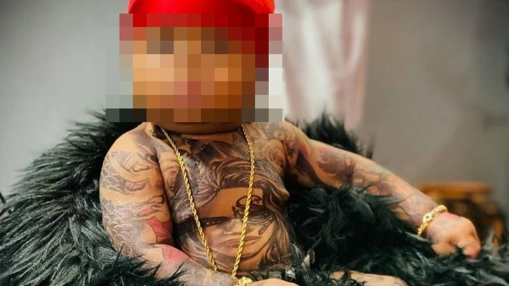 Perempuan Ini Dihujat Warganet karena Mentato Anaknya yang Berusia 1 Tahun