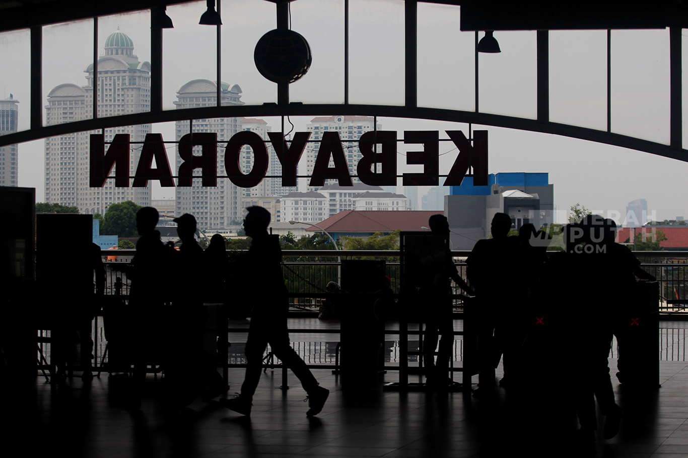 Wacana Penerapan NIK untuk Subsidi Tarif KRL Jabodetabek Tahun 2025