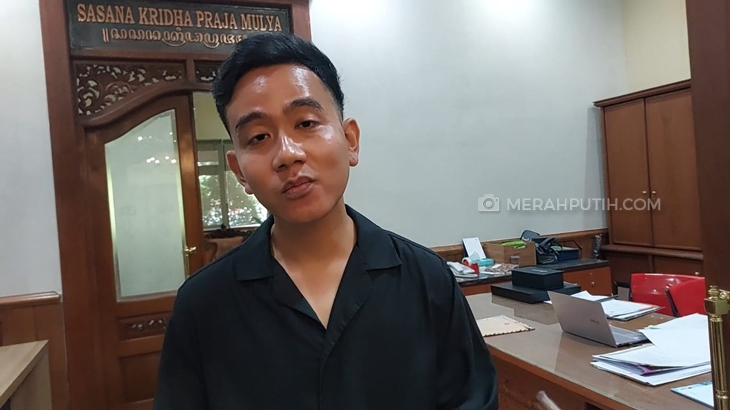 Prabowo Hadiri Acara Hari Veteran di Solo, Gibran: Saya Dampingi