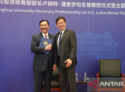Luhut Dapat Profesor Kehormatan dari Tsinghua University