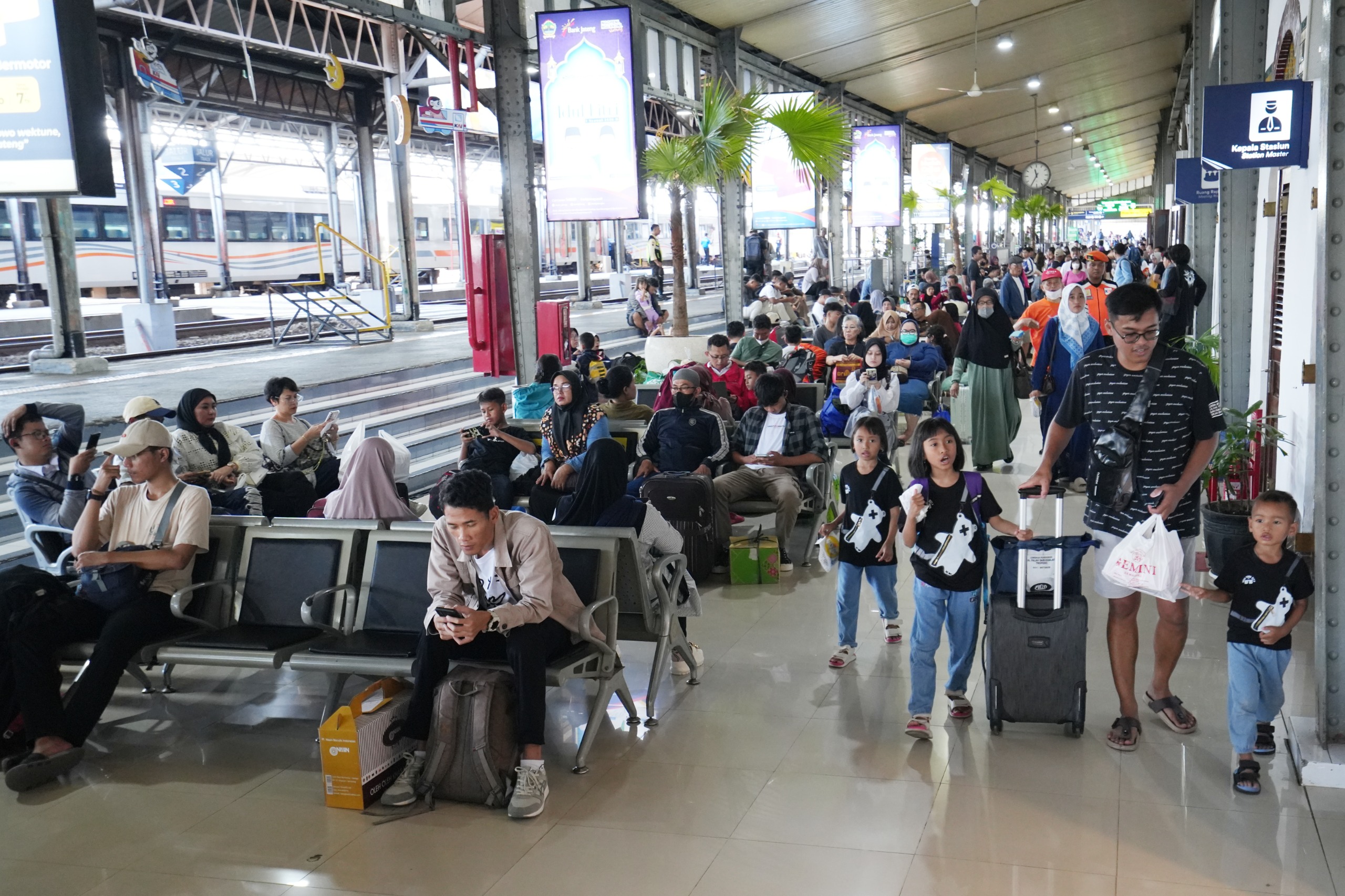 Dosen dan Alumni Kampus ini Dapat Diskon Naik Kereta, Cukup Bawa Ijazah hingga Transkrip Nilai ke Stasiun