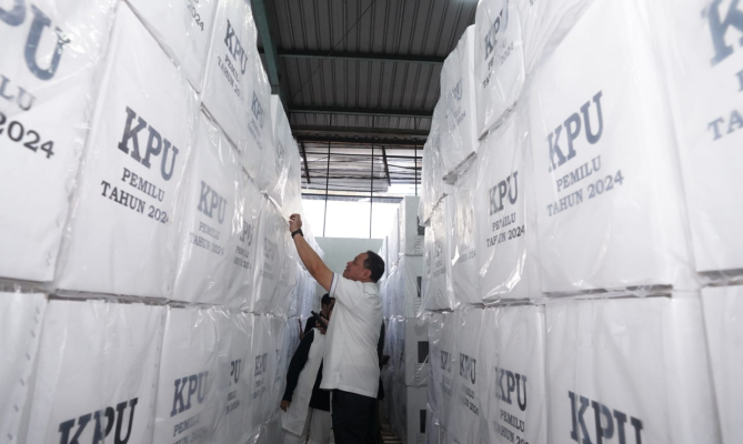 Penyaluran Logistik Pemilu 2024 Rawan, DPR Peringatkan KPU Hati-hati